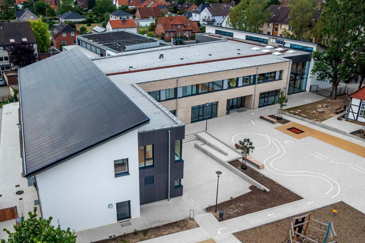 Indach-Photovoltaikanlage Grundschule Peine-Stederdorf