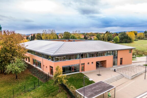 Gebäudeintegrierte Photovoltaikanlage Grundschule Gronau