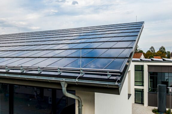 Blindmodule Indach-PV-Anlage Grundschule Stederdorf